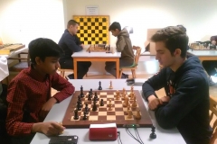 Isam vit mot Vijay. Vijay kämpade till sig en remi efter bra spel i ett löparslutspel.